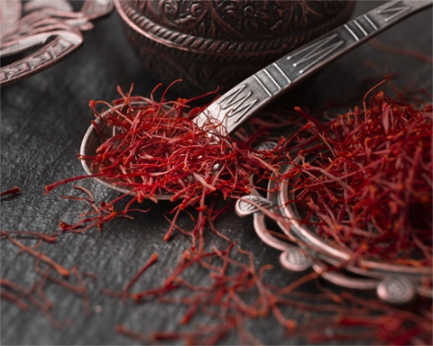 کود مخصوص زعفران برای افزایش برداشت زغفران در مزارع